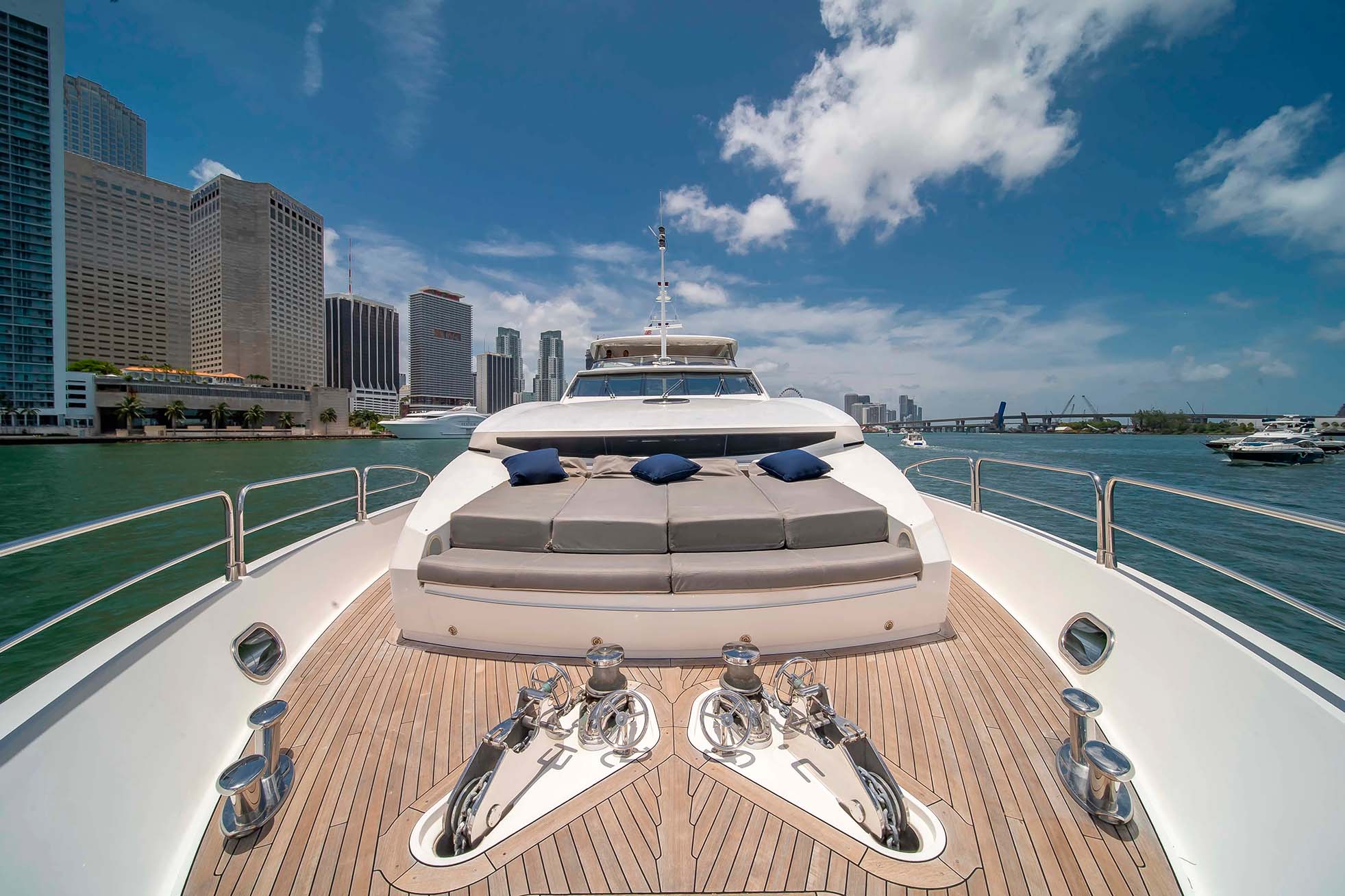 Luxury yacht experience in Cancún