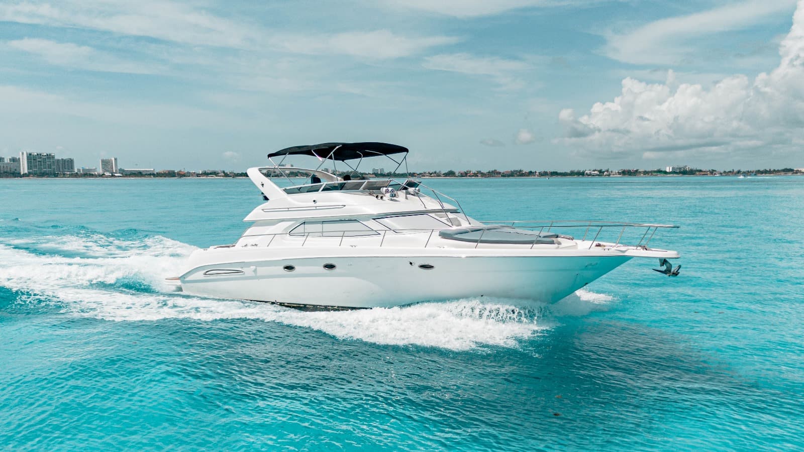 Miami MIstress - 51 ft Sea Ray Flybridge — Sport Yachts Cancun