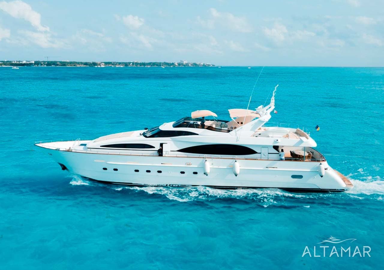 El Capricho - 100 ft Azimut — Mega Yachts Cancun